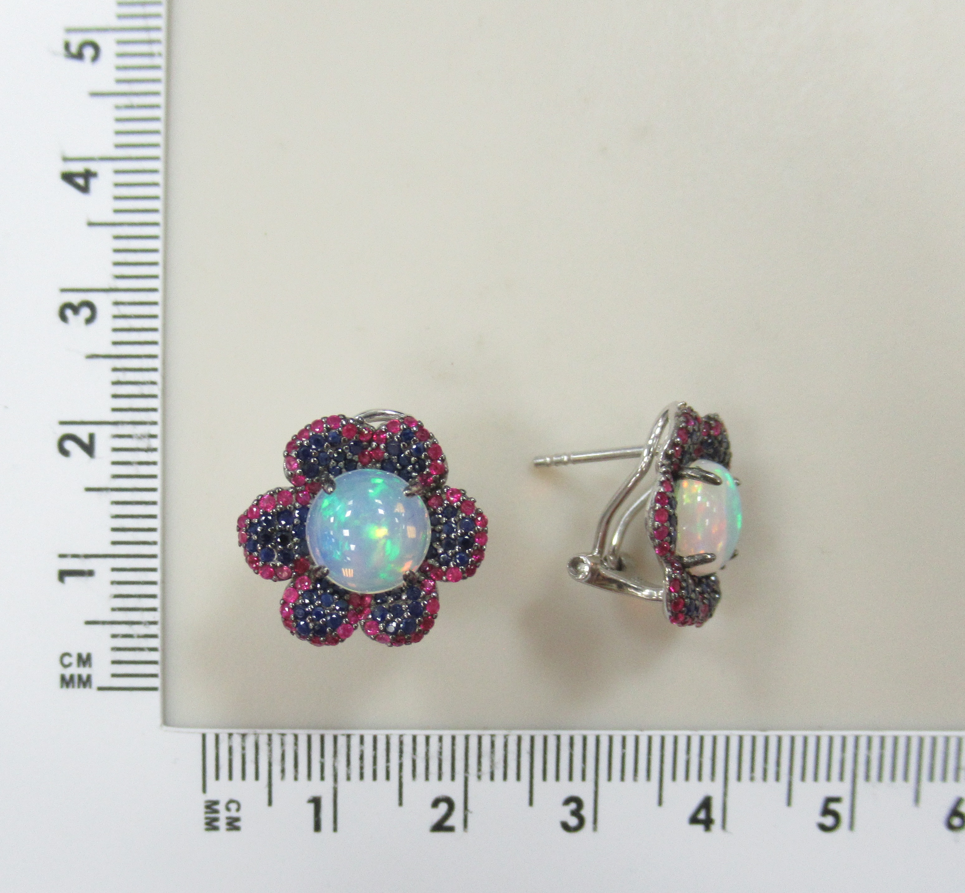 Серебряные серьги с опалами и мультисапфирами "Цветы"